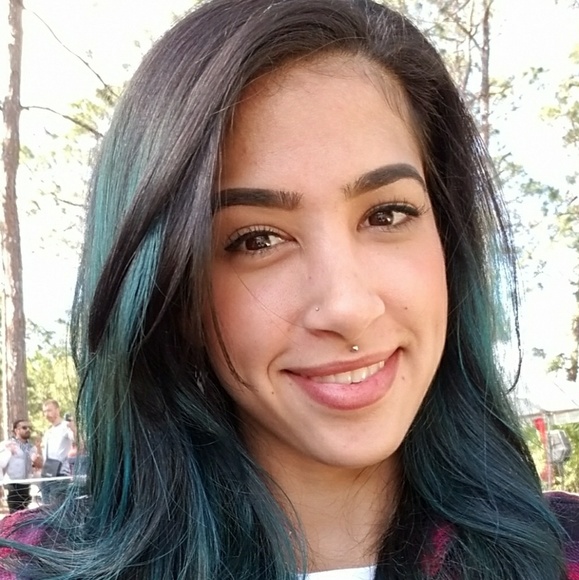 Meet your Posher, Sara - Picture 1 of 2